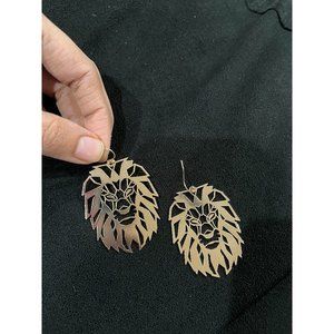 Lion earrings, gold lion mascot earring go Lion game mascot gold filigree animal
